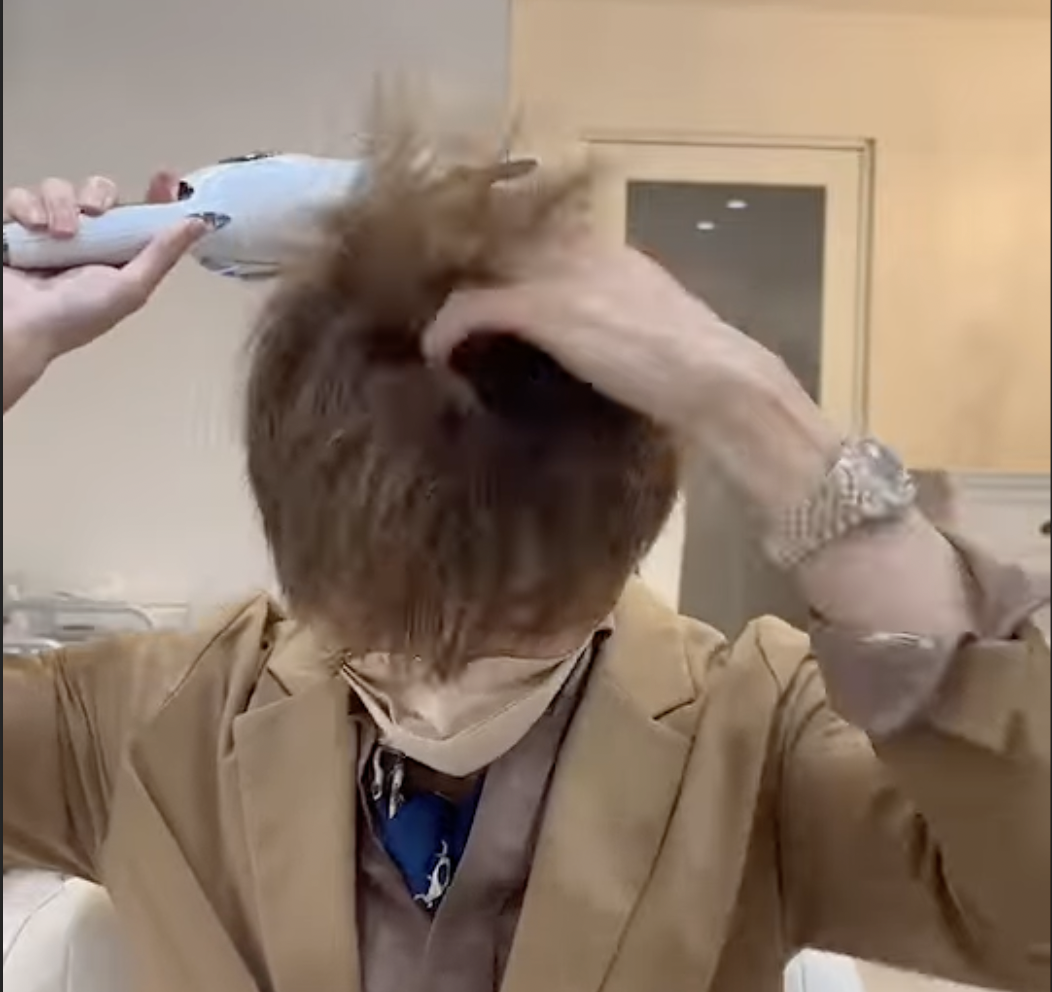 後頭部は下を向いて乾かす